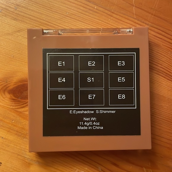 Eyeshadows - Picture 3 of 5